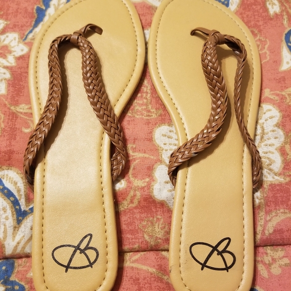 bobbie brooks flip flops